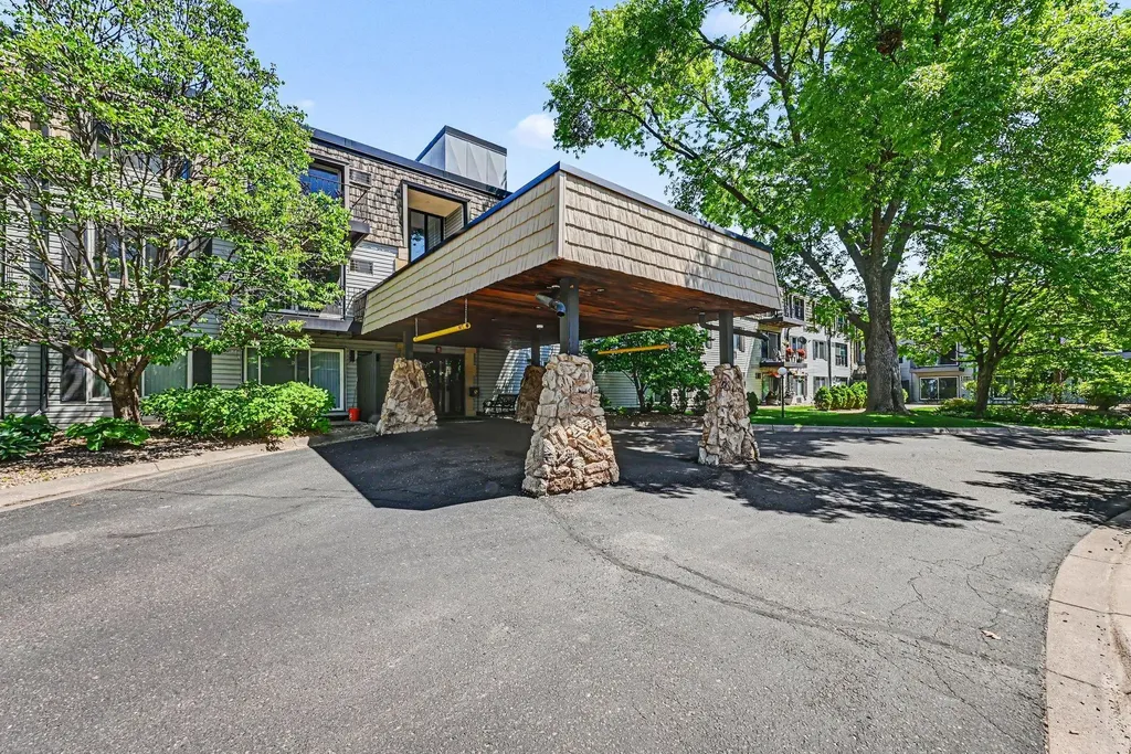 179 Little Canada Road E Little Canada MN 55117