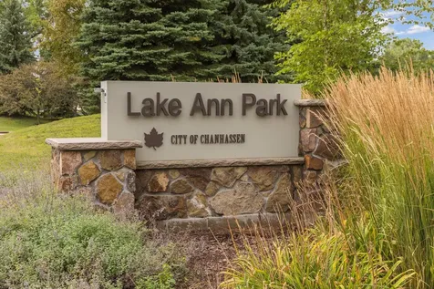 6990 Redwing Lane Chanhassen MN 55317