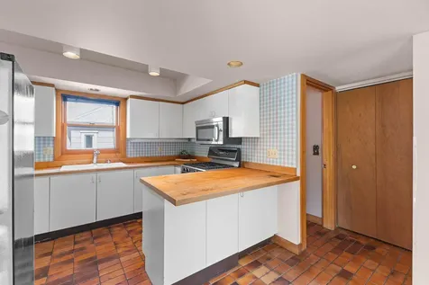 836 Minnehaha Avenue W Saint Paul MN 55104