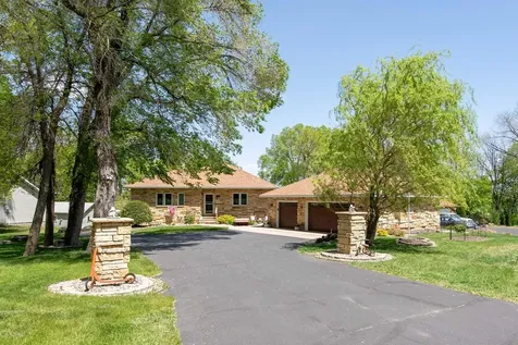 1524 Squirrels Nest Road Kasota MN 56050