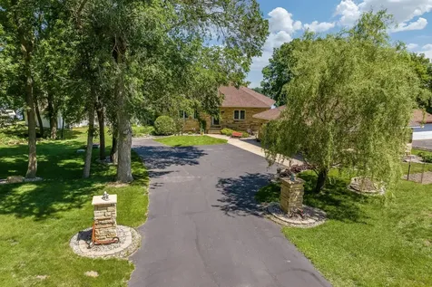 1524 Squirrels Nest Road Kasota MN 56050