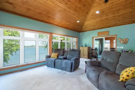 1524 Squirrels Nest Road Kasota MN 56050
