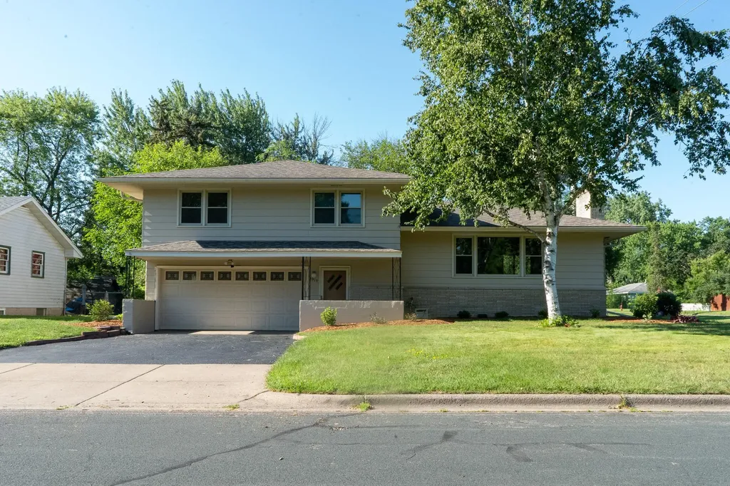 2919 64th Avenue N Brooklyn Center MN 55430