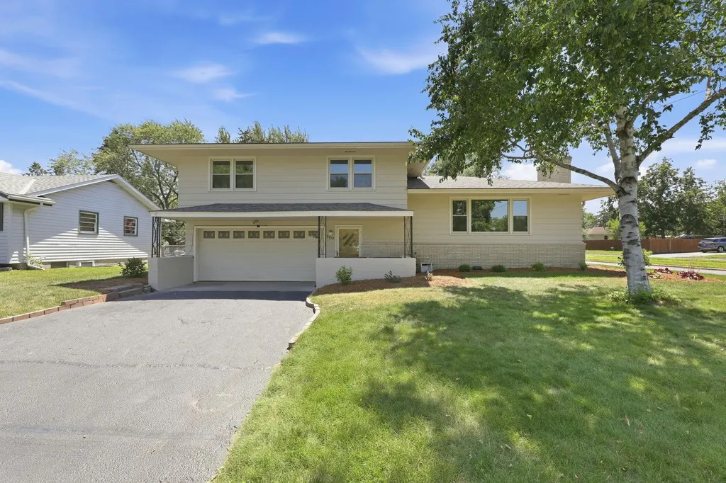 2919 64th Avenue N Brooklyn Center MN 55430