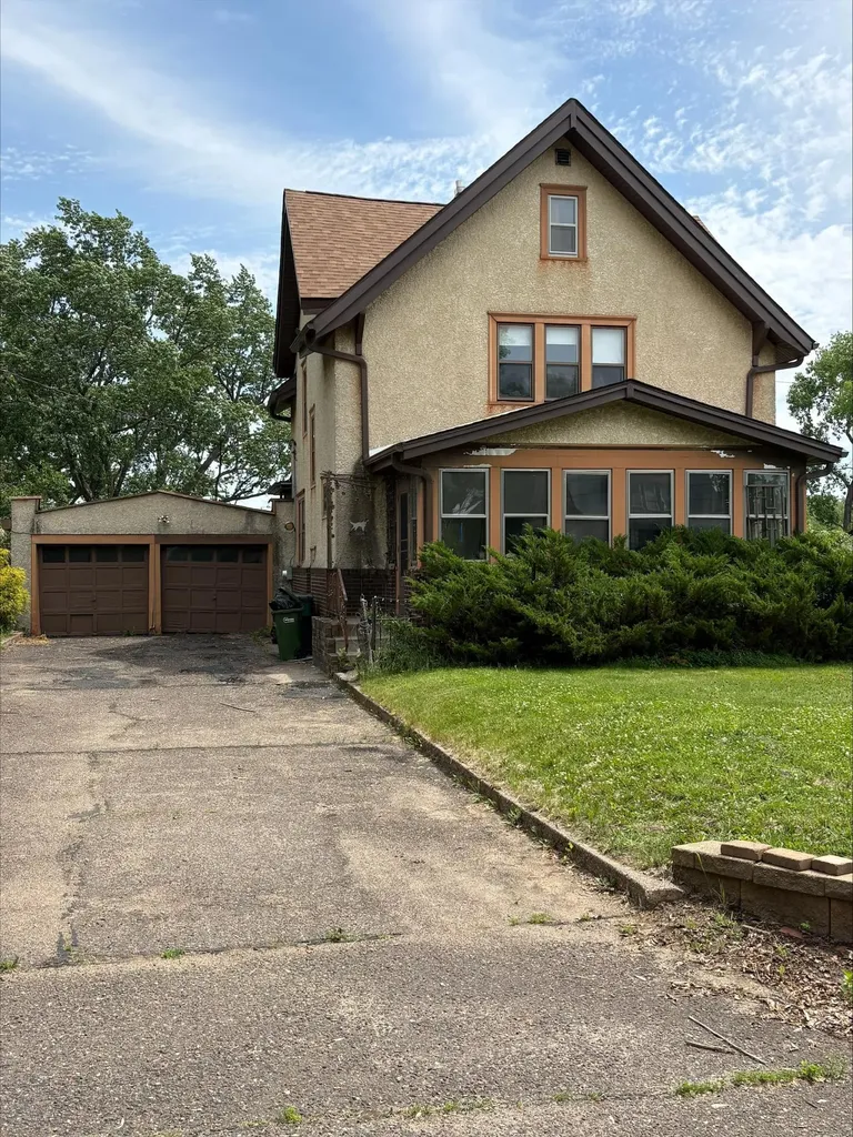 1824 Alta Vista Drive Roseville MN 55113