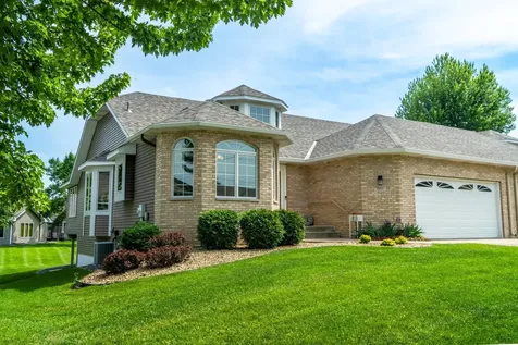 3022 Highpointe Curve Roseville MN 55113