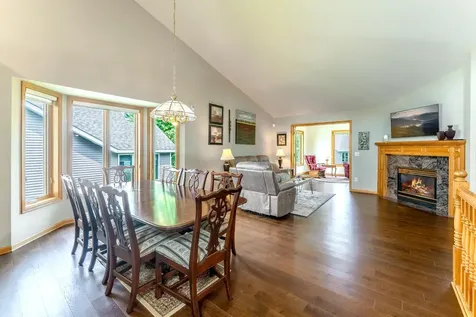 3022 Highpointe Curve Roseville MN 55113