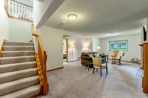 3022 Highpointe Curve Roseville MN 55113