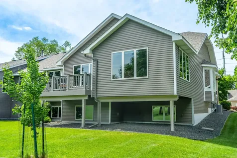 3022 Highpointe Curve Roseville MN 55113