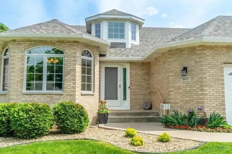 3022 Highpointe Curve Roseville MN 55113