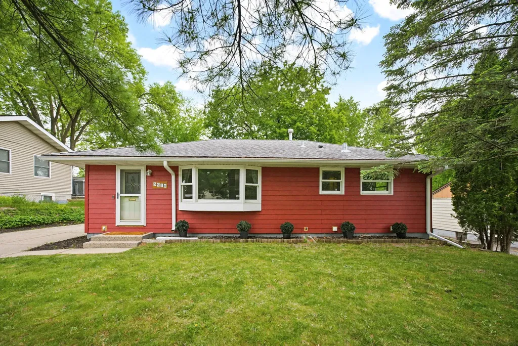 6918 34th Avenue N Crystal MN 55427