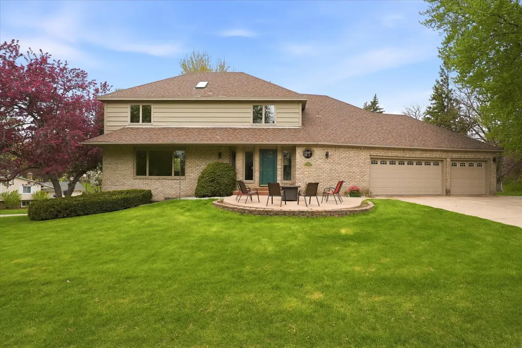 2500 Highland View Avenue S Burnsville MN 55337