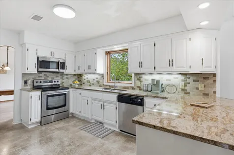 2500 Highland View Avenue S Burnsville MN 55337