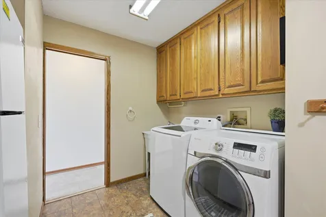 2500 Highland View Avenue S Burnsville MN 55337