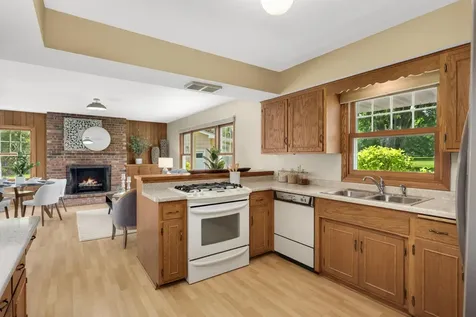 145 Lakeland Shores Road N Lakeland Shores MN 55043
