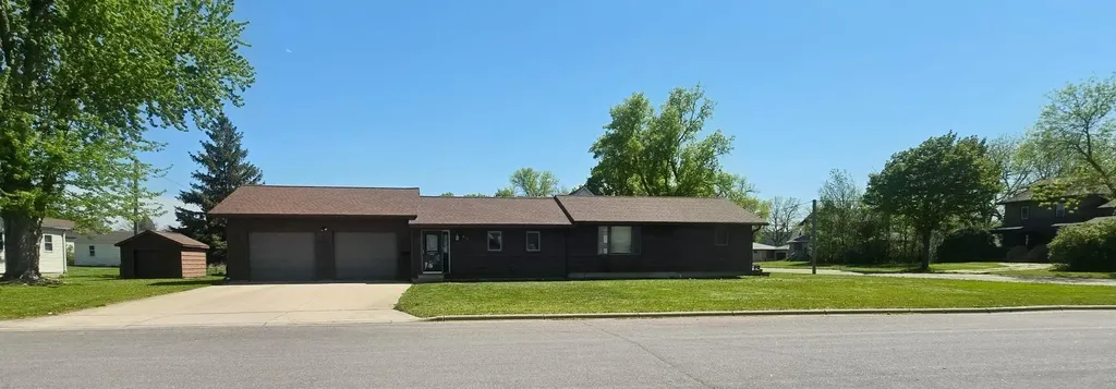 613 E Walnut Avenue Olivia MN 56277