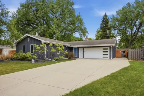 2486 W Country Club Drive S Fargo ND 58103