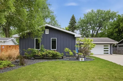 2486 W Country Club Drive S Fargo ND 58103