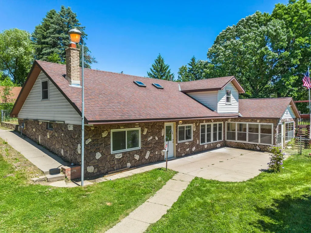 33455 Jackson Street NE Cambridge MN 55008