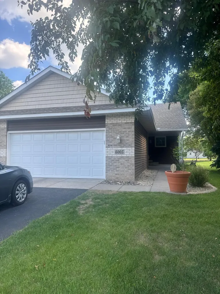 6005 Creekview Lane N Brooklyn Park MN 55443