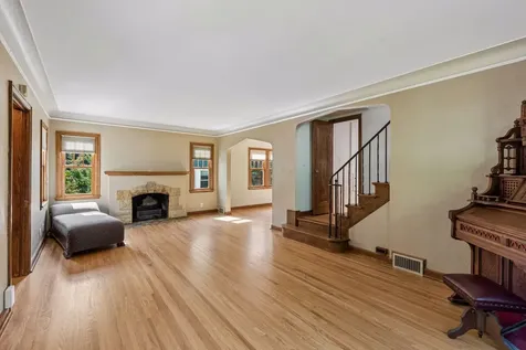 1731 Hillcrest Avenue Saint Paul MN 55116