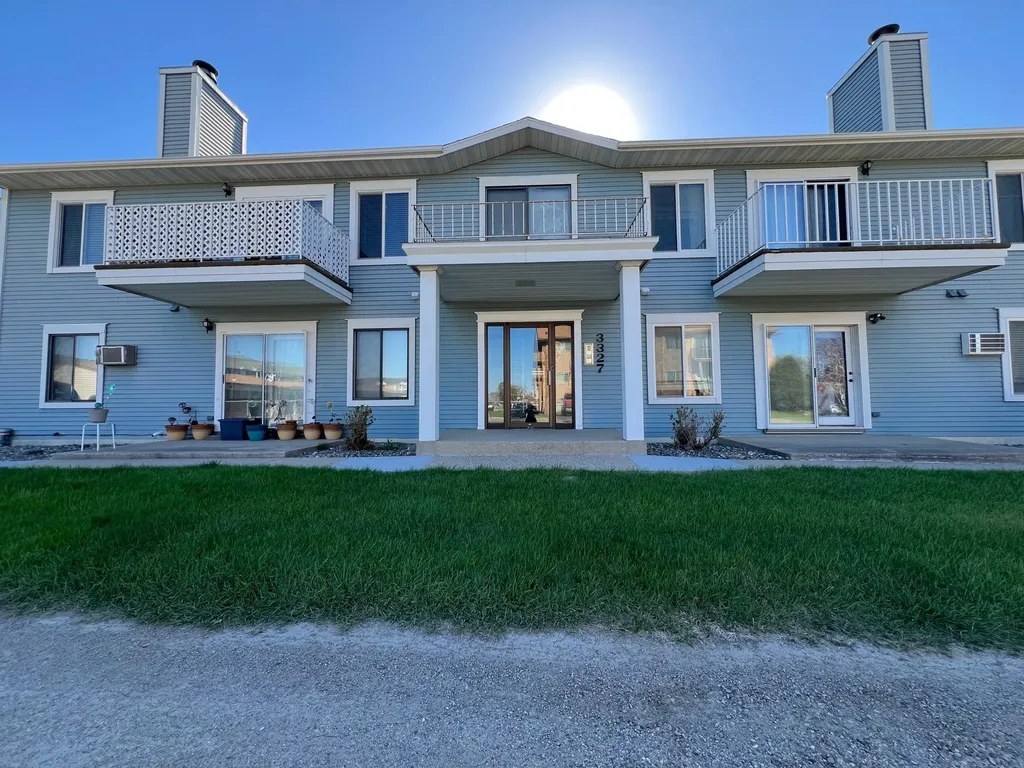 3327 15th Avenue S Fargo ND 58103