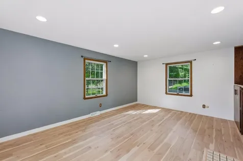 481 Desnoyer Avenue Saint Paul MN 55104