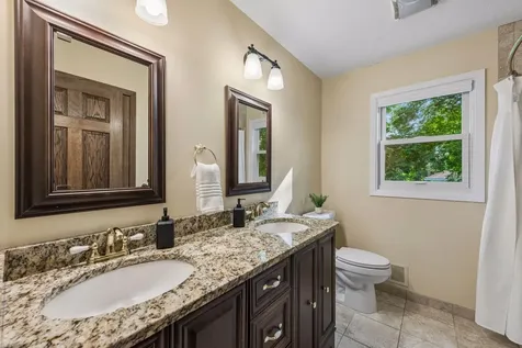 481 Desnoyer Avenue Saint Paul MN 55104