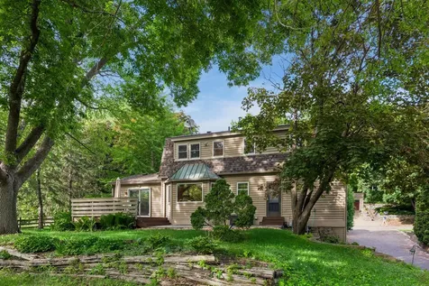 481 Desnoyer Avenue Saint Paul MN 55104
