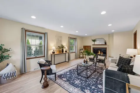 481 Desnoyer Avenue Saint Paul MN 55104