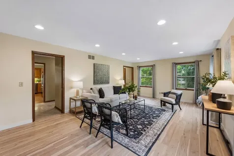481 Desnoyer Avenue Saint Paul MN 55104