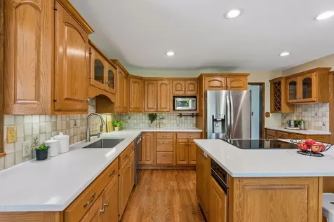 481 Desnoyer Avenue Saint Paul MN 55104