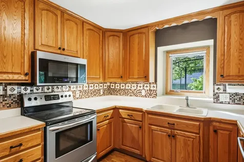 311 Eagle Ridge Circle Burnsville MN 55337