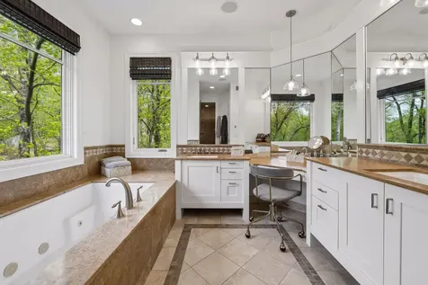 2063 Austrian Pine Lane Minnetonka MN 55305