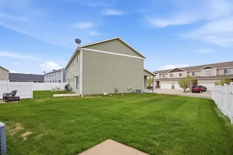 4257 Estate Drive S Fargo ND 58104