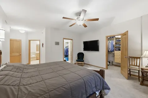 385 7th Avenue S Fargo ND 58103