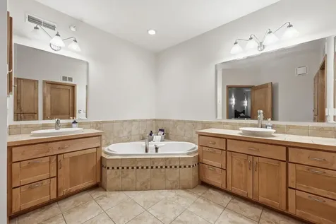 385 7th Avenue S Fargo ND 58103