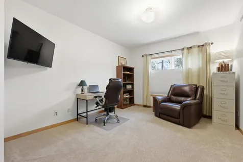385 7th Avenue S Fargo ND 58103