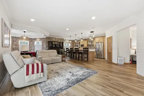385 7th Avenue S Fargo ND 58103