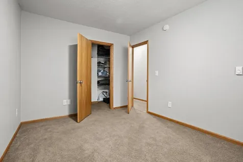 4809 43rd Street S Fargo ND 58104