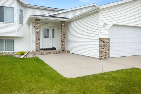 4809 43rd Street S Fargo ND 58104