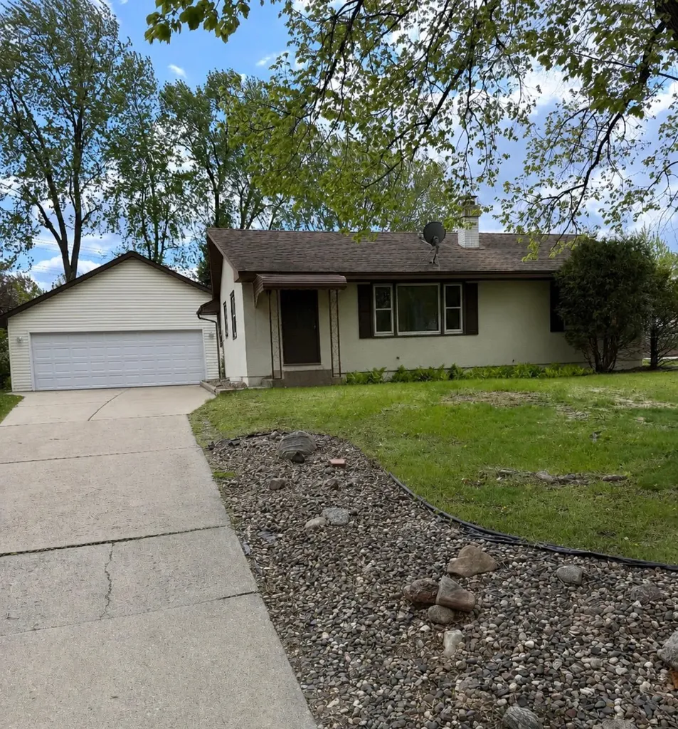 8245 Del Drive N New Hope MN 55428