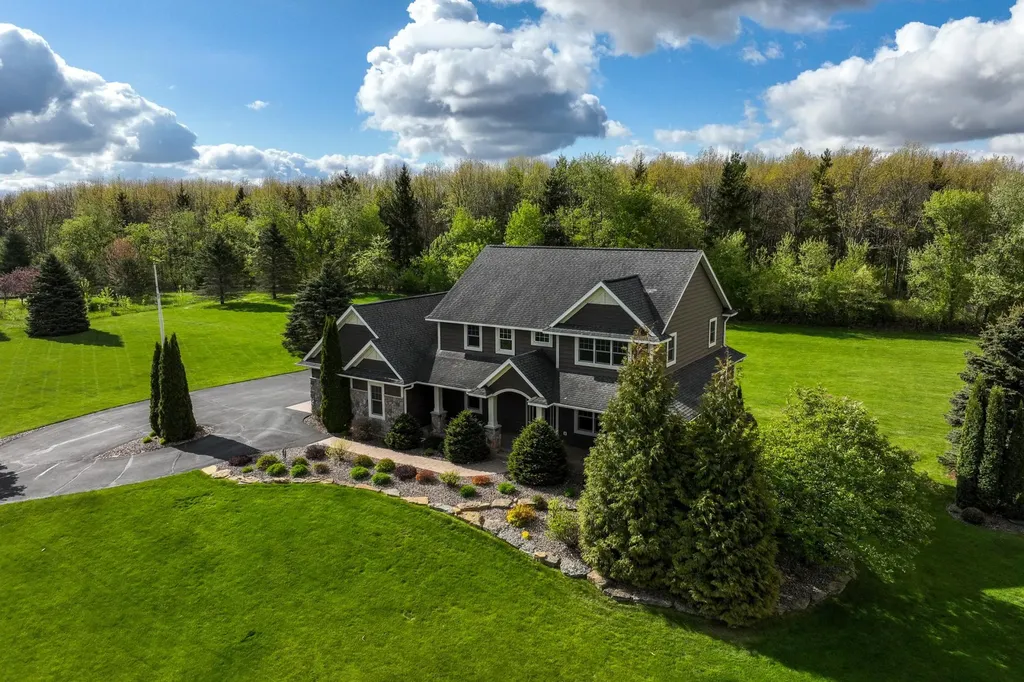 W11216 748th Avenue River Falls WI 54022