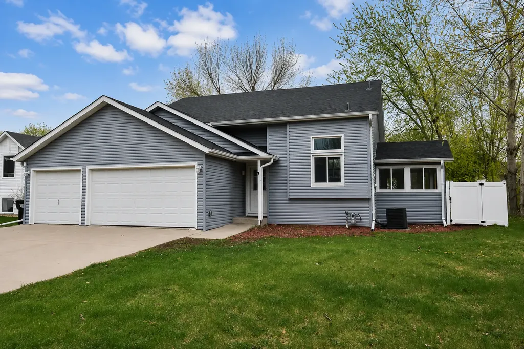 1806 36 1/2 Avenue S Fargo ND 58104