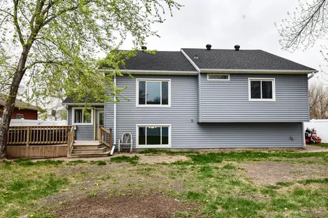 1806 36 1/2 Avenue S Fargo ND 58104