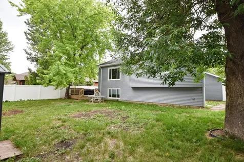 1806 36 1/2 Avenue S Fargo ND 58104