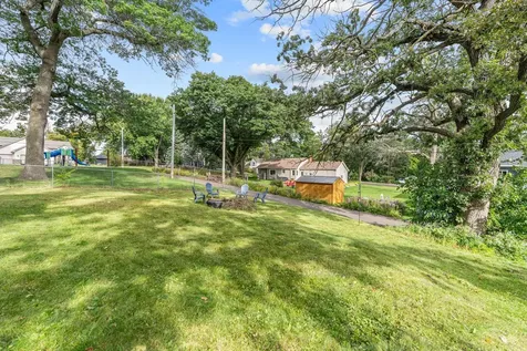 2097 Belmont Lane E North Saint Paul MN 55109