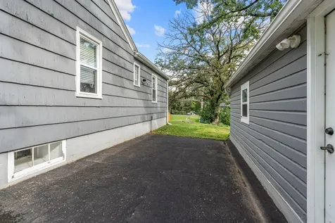 2097 Belmont Lane E North Saint Paul MN 55109