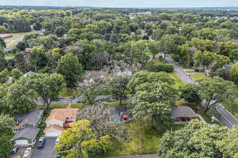 2097 Belmont Lane E North Saint Paul MN 55109