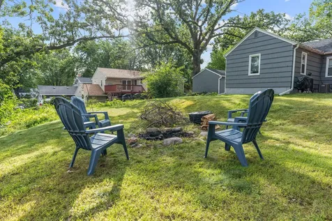 2097 Belmont Lane E North Saint Paul MN 55109